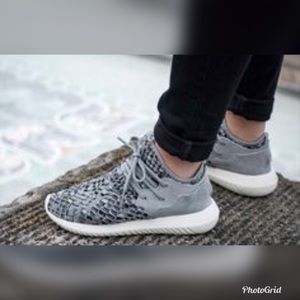 Adidas tubular entrapment like new